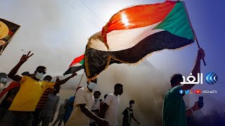 مراسلة الغد تبكي على الهواء: خلع أعمدة الإضاءة وإشعال النيران مع غلق شوارع السودان بالكامل