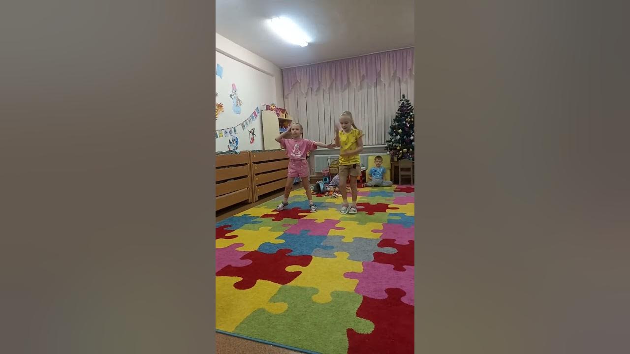 Милана и Софа танцуют танец Хип-хоп ! Девочки танцуют хип хоп! - YouTube