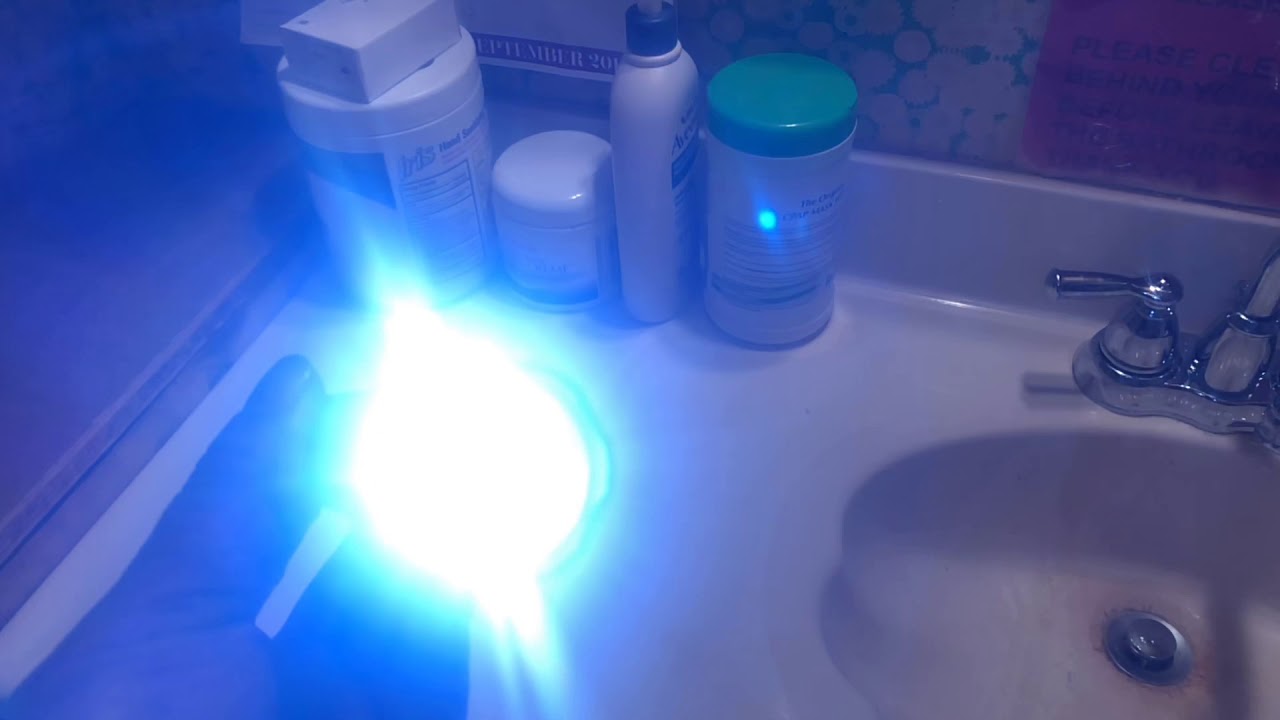 Interesting flashlight - YouTube