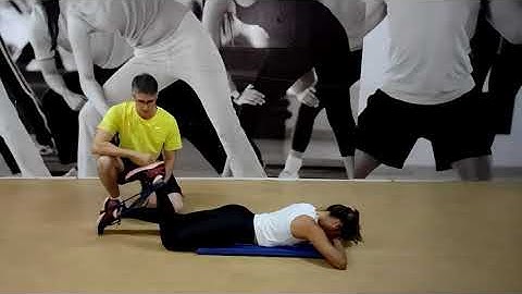 FLEXÃO DE JOELHOS UNILATERAL EM DECÚBITO VENTRAL COM MINIBAND | TREINO DE POSTERIOR DE COXA | JFIT