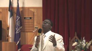 RYAN JACKSON SINGING PRAISE N WORSHIP.wmv