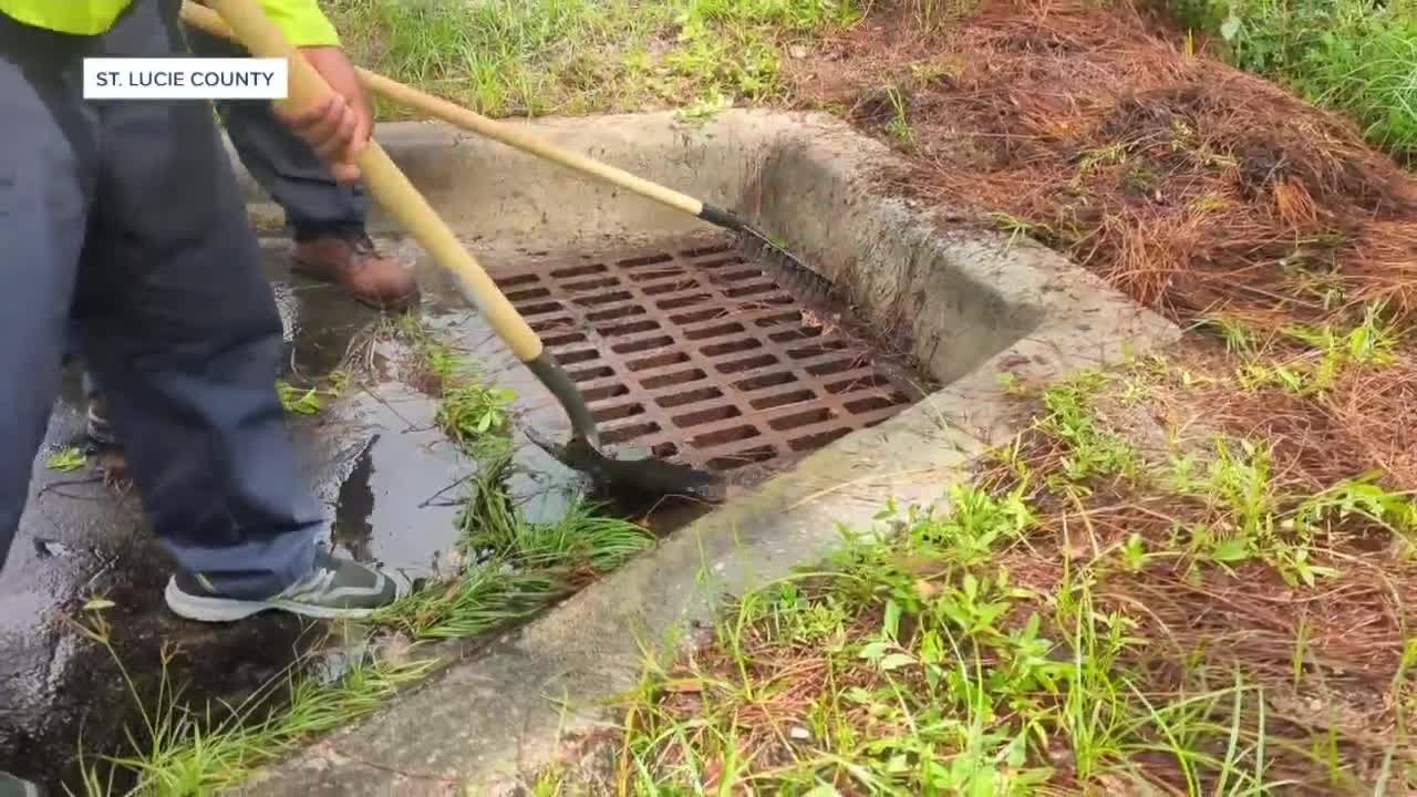 Crews clear storm drains in St. Lucie County ahead of Helene - YouTube