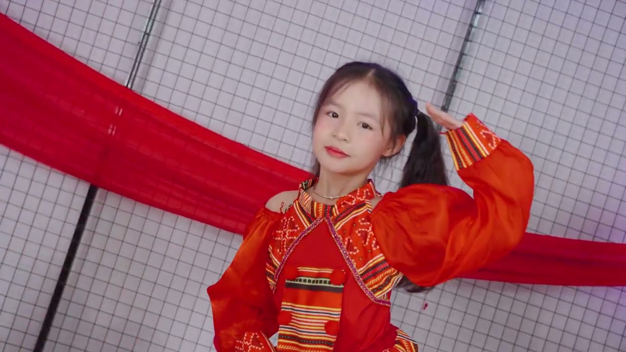 Đi Giữa Trời Rực Rỡ - Ngô Lan Hương | Zumba Dance Kids | Choreo by Thanh Vân | Abaila - Nice Dance