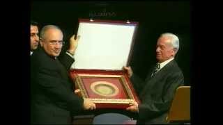 2004 Yılında Prof. Dr. Nevzat Atliğa Verilen Kültür Sanat Ödülü
