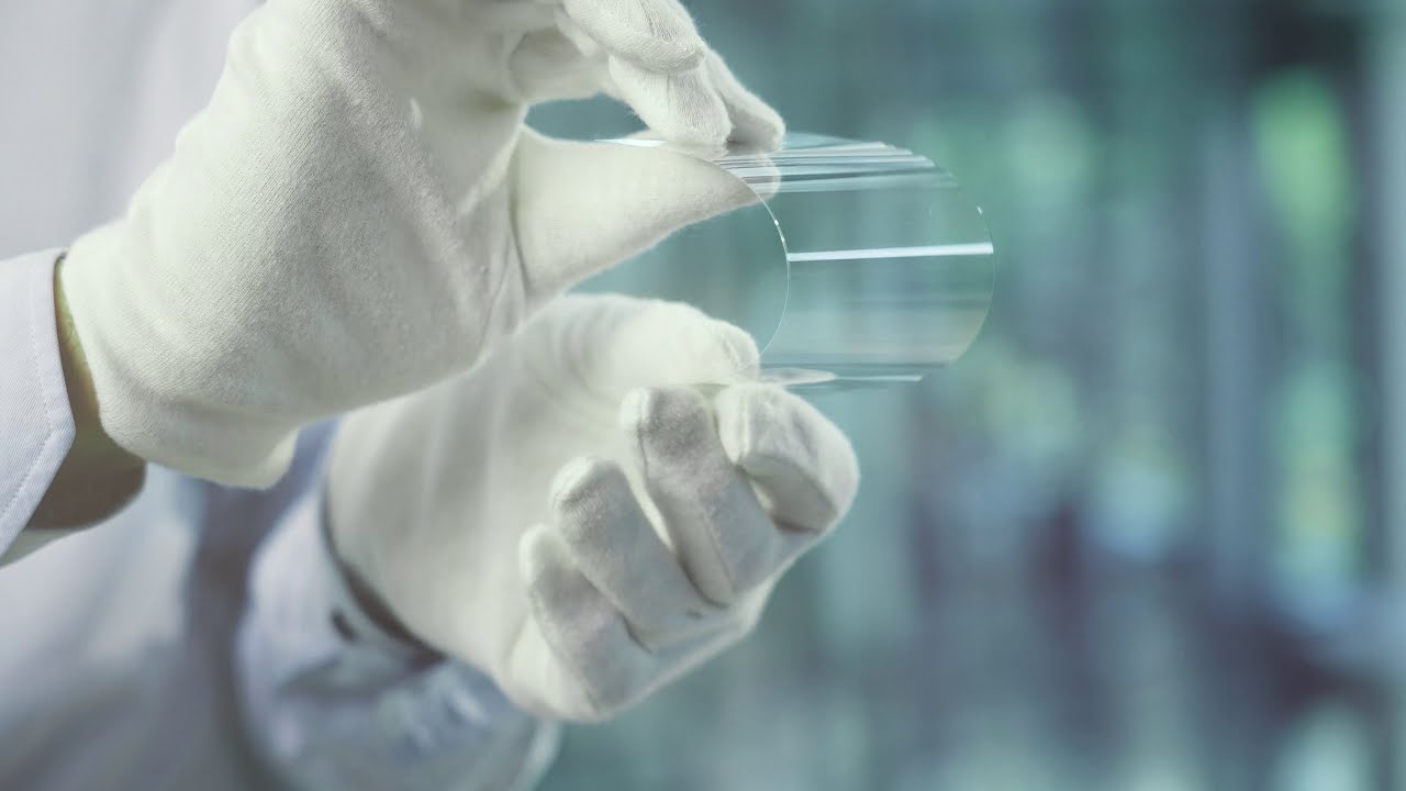 A glass that can bend more than 300,000 times