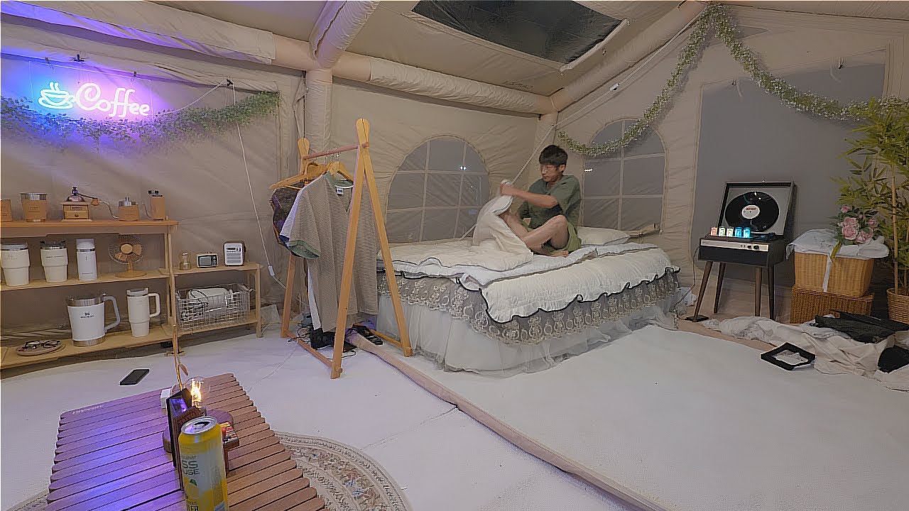 Я купил землю и создал частный кемпинг.  Воздушная палатка лучше, чем мой дом