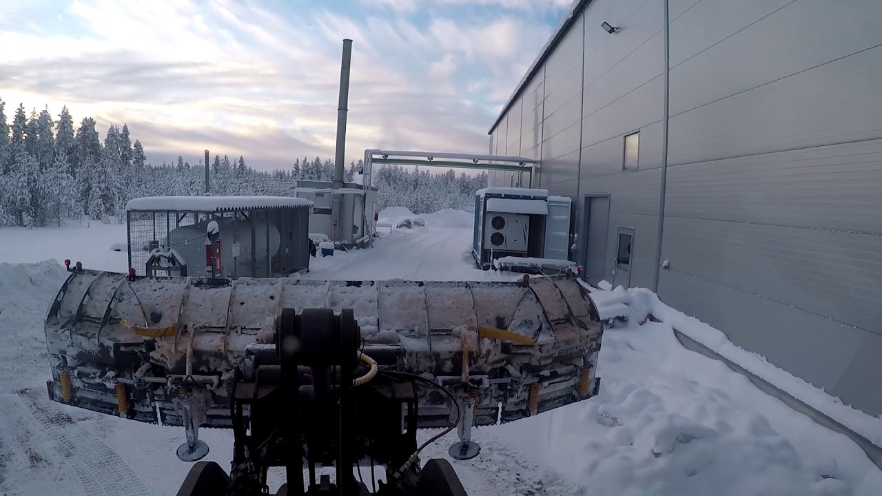 Feelia ruokatehtaan pihan auraus Feelia food factory yard plowing