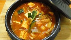 Sup Korea Doenjang Jjigae,  sup kacang fermentasi Korea, Korean fermented soybean soup - Durasi: 12.35. 