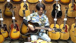 GIBSON 1962 J 45 VS REISSUE 1998 - YouTube