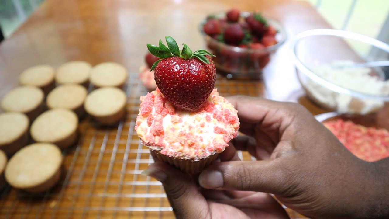 1 Rated Strawberry Crunch Cupcakes YouTube
