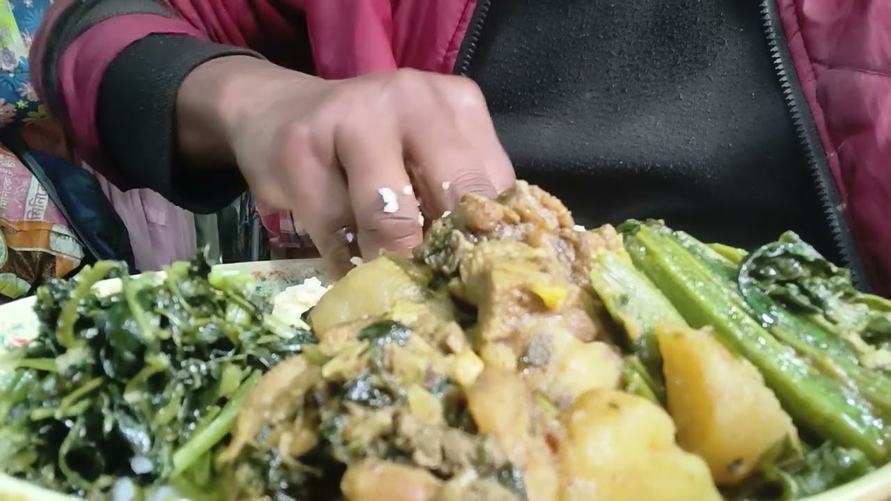 চিকেন কষা, শাক ভাজি সেই স্বাদ 🙂#food #foodeating #foodforfoodies #viralvideo 