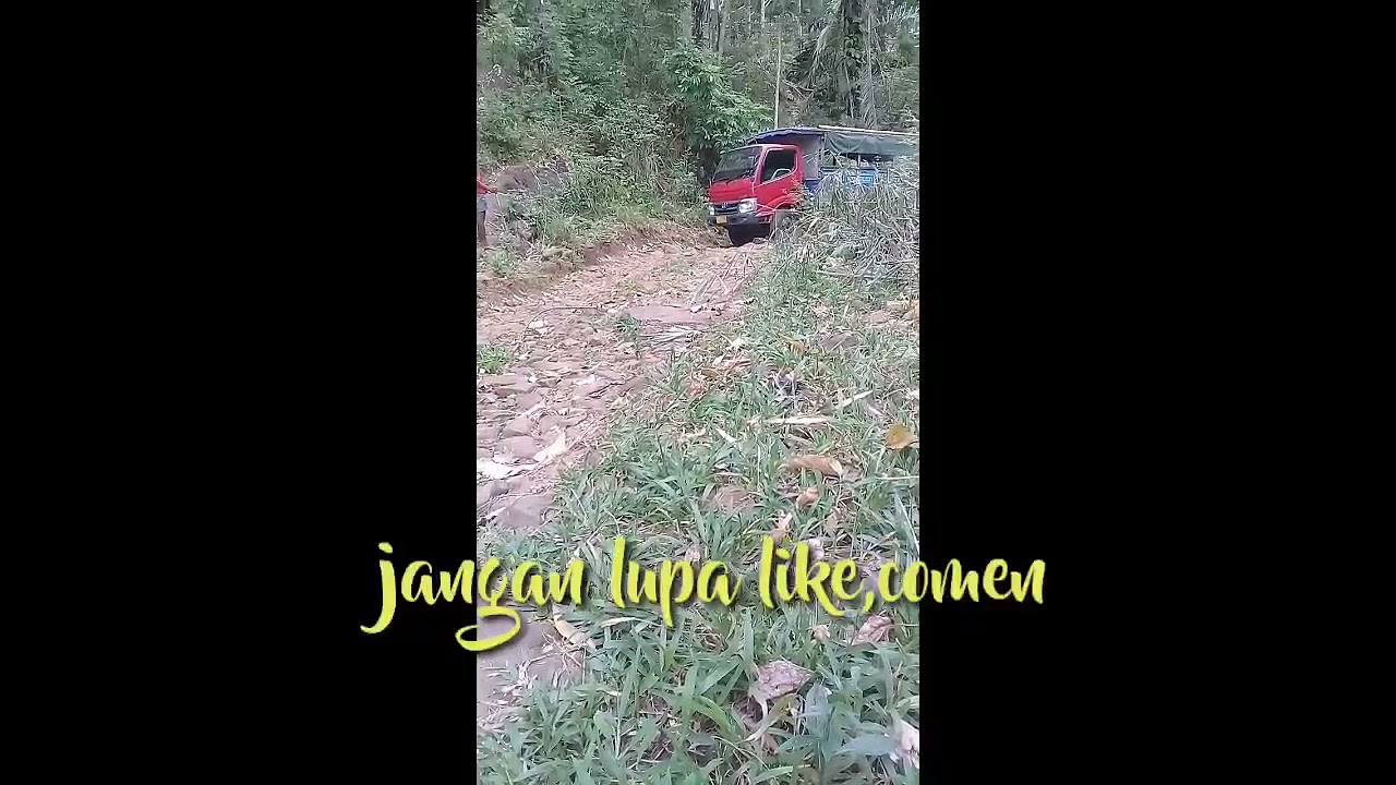 jalan paling ekstrime di kb manggarai timur  desa ranakolong  jalan menuju kampung sulit.