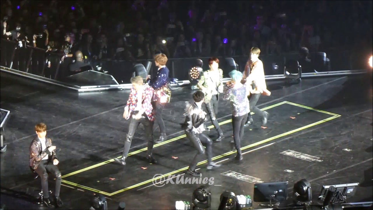 BTS (방탄소년단) - DNA - Love Yourself World Tour 20181020 Paris