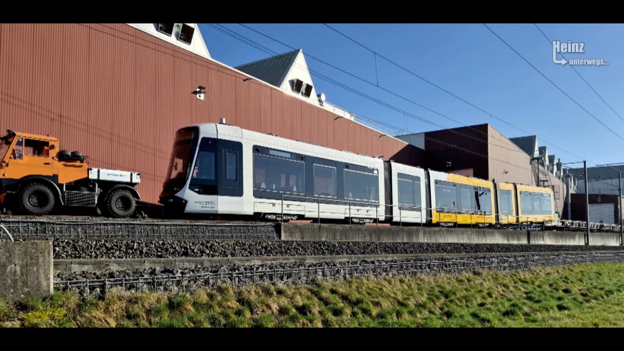 Heinz unterwegs... bei dem 1. und 2. Versuch die Neue Straßenbahn TINA NGT12G in Gera zu entladen.