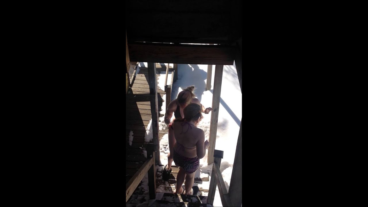 Juno 2015 bikini snow jumping