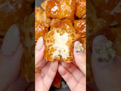 がっち夫婦のグルメ日記【Japanese food】 最新動画 濃厚クリームたっぷりのサクサクひとくちパイ🐥