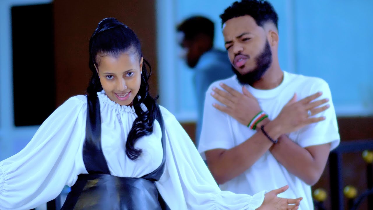 NAJMA NASHAAD FT ABDIRISAQ QURBO | MIDKI KA XUMAA HA NAXO | OFFICIAL MUSIC VIDEO 2022