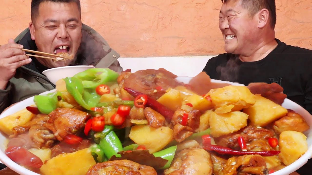 农村小伙玩游戏结果惨败，胖星星做个红烧鸡腿安慰他，肉质软烂入味吃的真美！【黄土兄弟】