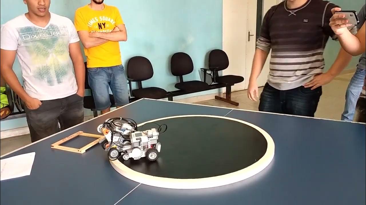 luta de sumô de robôs LEGO BADGBot x GearsBot Round 1 YouTube
