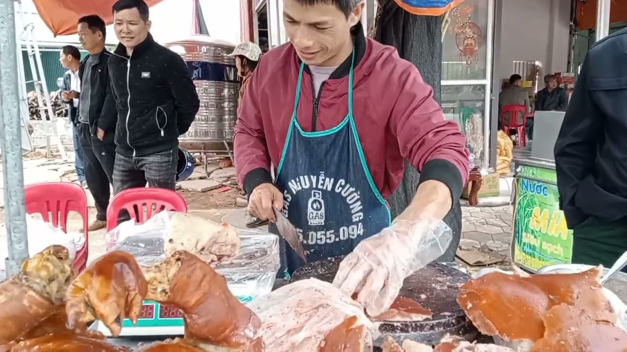 Hội Bắc nga có nhiều thịt lợn quay da dòn và thơm lá mác mật,15/1/2026