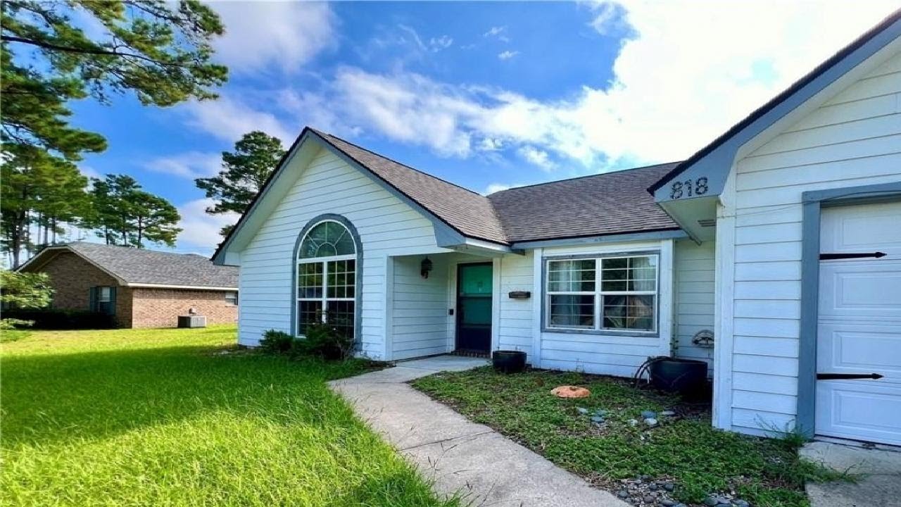 818 Mandarin Drive, Hinesville, GA Presented by Kathy Villafane.