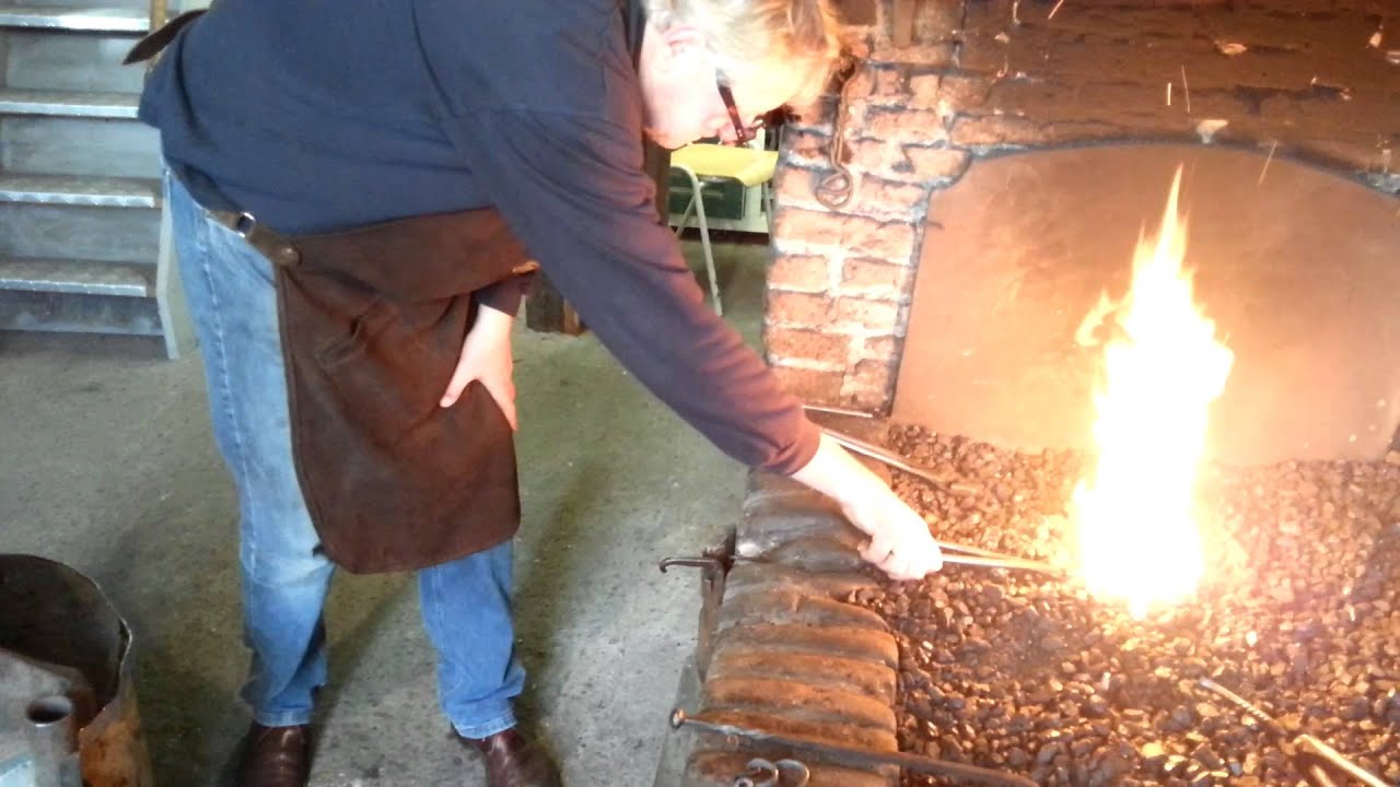 Het maken van de porteklee - Museumsmederij De Hoefhamer te Elburg