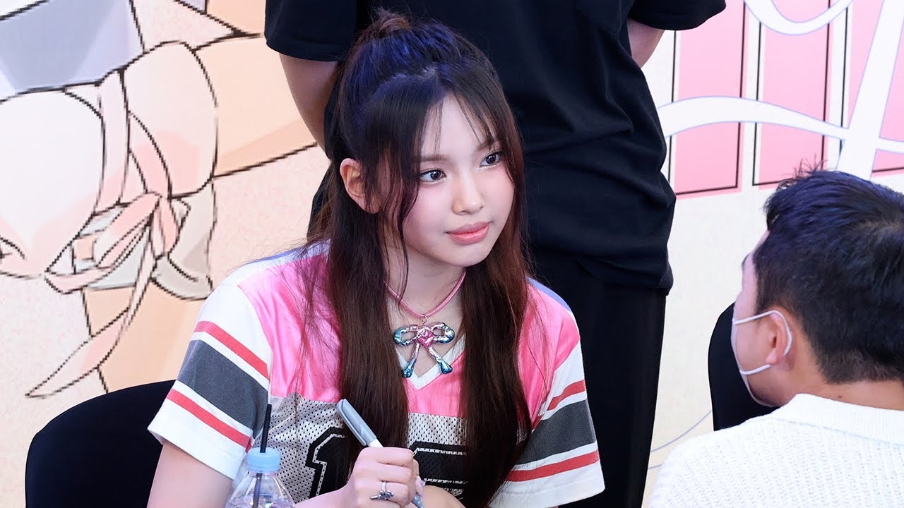 NewJeans “HYEIN” (뉴진스) 혜인의 고급스러운 팬사인 FAN SIGN | Get Up 팬사인회