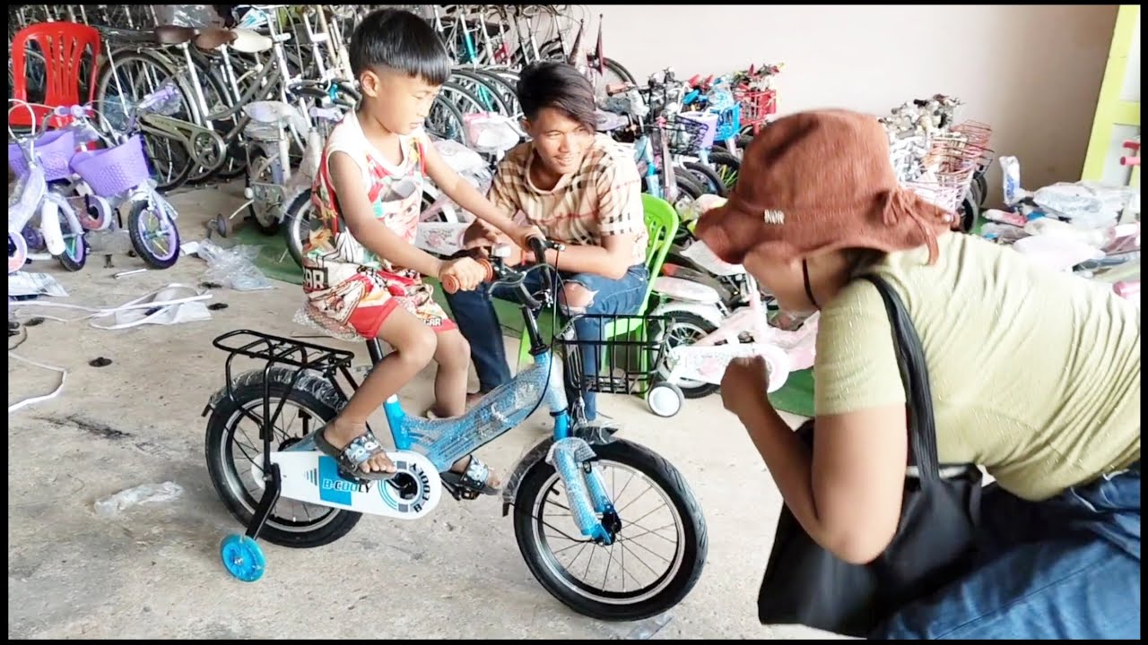 Blue Bike for Kids 2025 | First Bike, Big Smile | A Special Day at the Bike Shop