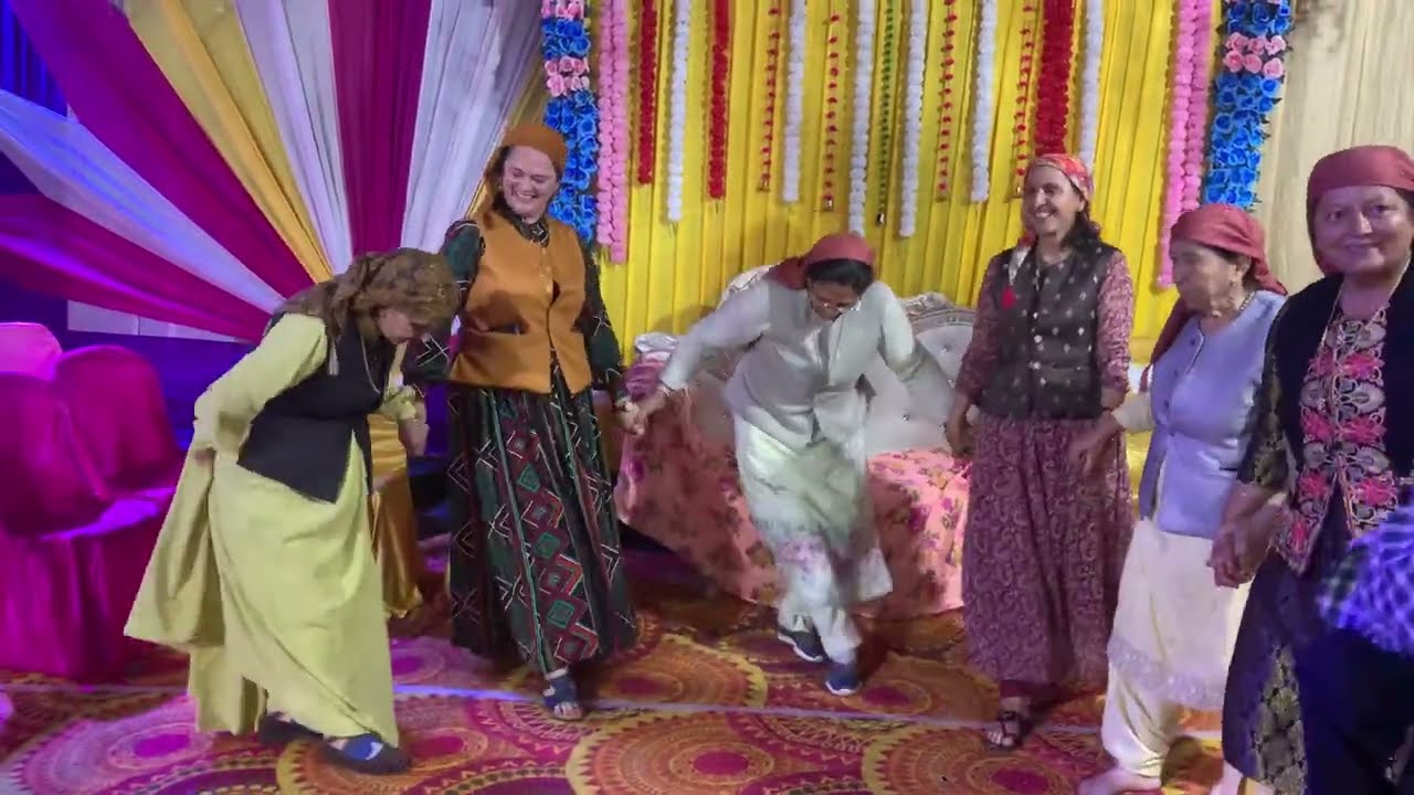 Life in Kotgarh @ Danthla wedding (1) Maasi leads the way 👌