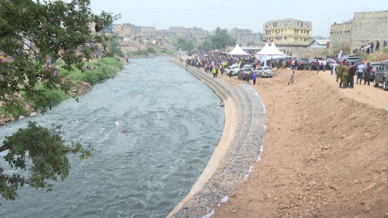 NAIROBI RIVER WATER ALMOST DRINKABLE! PRESIDENT RUTO SHOWS OFF HOW HE HAS CLEANED NAIROBI RIVER