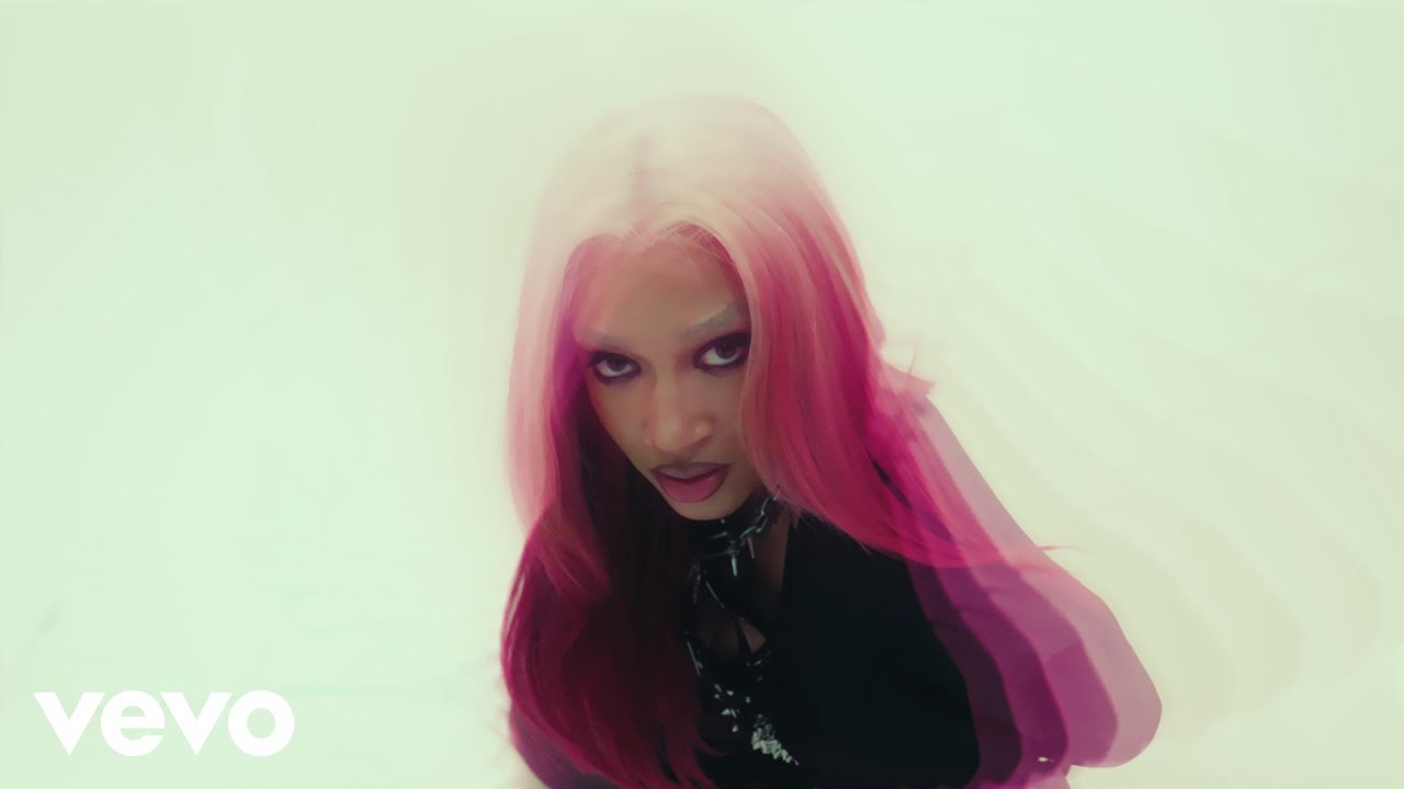 Genia - BABY IMA STAR (Official Music Video)