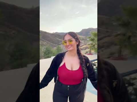 Lana Rose Cleavage