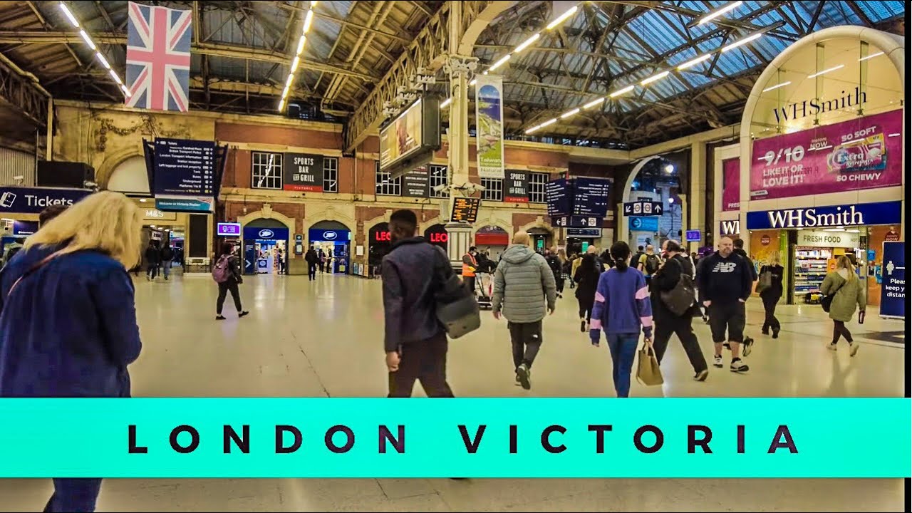 London early morning Victoria to Embankment via Underground YouTube