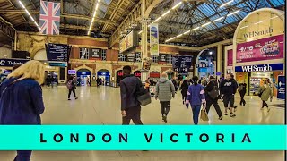 London early morning Victoria to Embankment via Underground