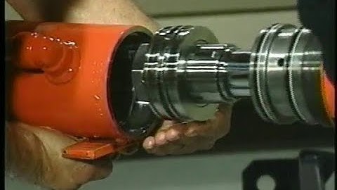 Proof that leaking piston seals will not cause a hydraulic cylinder to drift down!