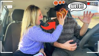 Download Lagu IMBOCCO IL MIO FIDANZATO IN MODO AGGRESS1VO! 😱‼️ *DIVERTENTISSIMO* MP3