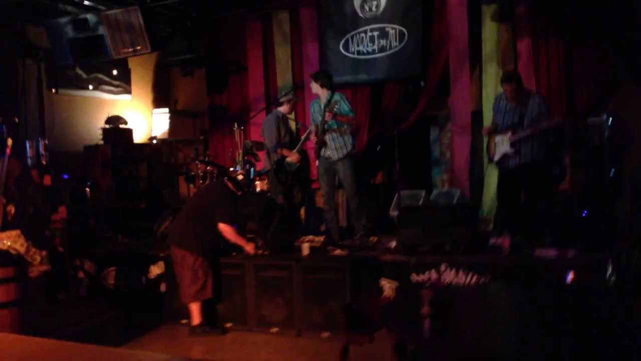 Earth Bombs Mars plays "Boneyard".