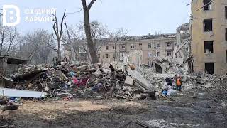 Краматорськ. Триває розбір завалів зруйнованого будинку