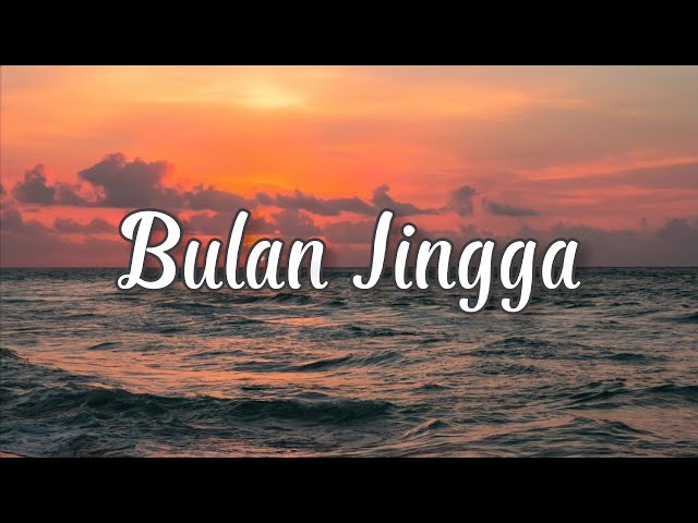 LIRIK LAGU BULAN JINGGA (Sengaja ku petik gitar senandungkan lagu rindu) Kekasih pandang malam ini class=