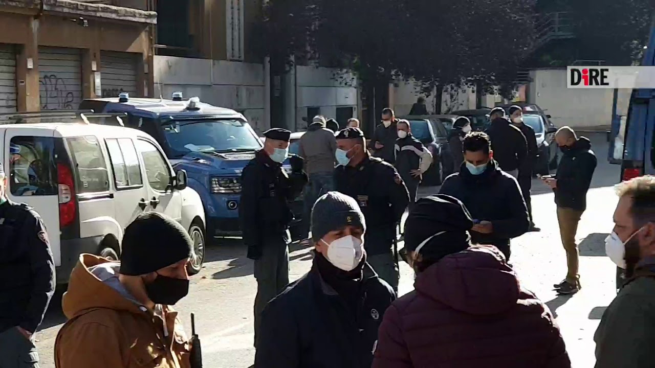 Roma - Sgomberata sede degli 