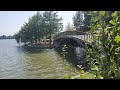 Нежный плеск волны на озере
