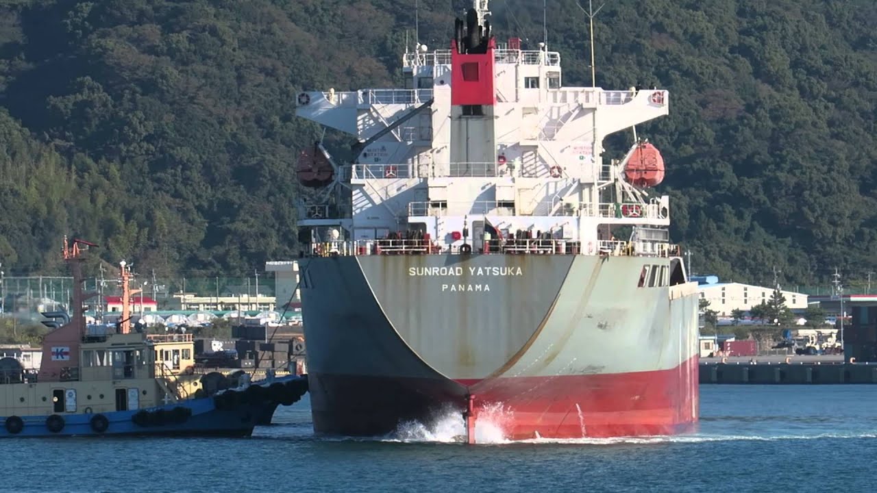 貨物船 Sunroad Yatsuka　高知新港 出港 タグボート２隻 支援 2015.10