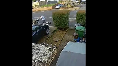 Kid crashes into garden gate on electric bike (Original)