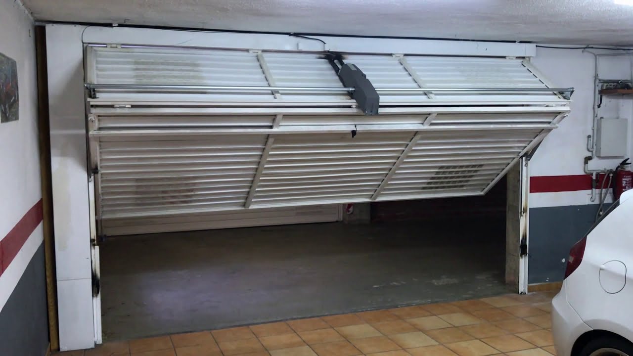 Automatización puerta garaje basculante con motor LIFE YouTube