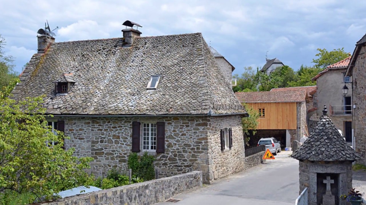 Des Beaux Villages Français / Marcolès (Cantal)