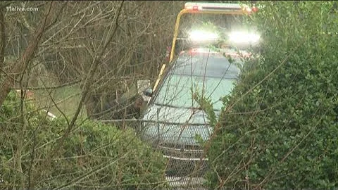15-year-old shot at apartment complex in southwest Atlanta