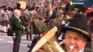 Oktoberfest 2013 kicks off in Munich: world-famous annual beer festival opens in Bavaria