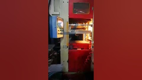 Foundry sand flaskless molding machine horizontal part off type