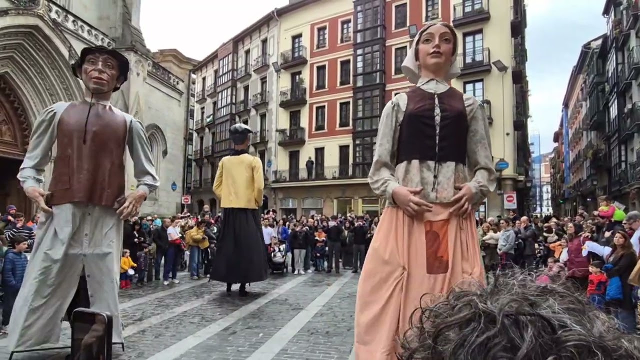 GIGANTES BILBAO CARNAVALES 2026. UNA PENA EL ESTADO DE ESTOS GIGANTES.