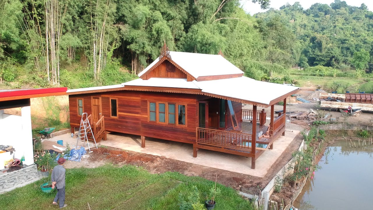 บ้านไม้แดงน็อคดาวน์ ร้านจรรยาค้าไม้ หน้างานจังหวัดพะเยา